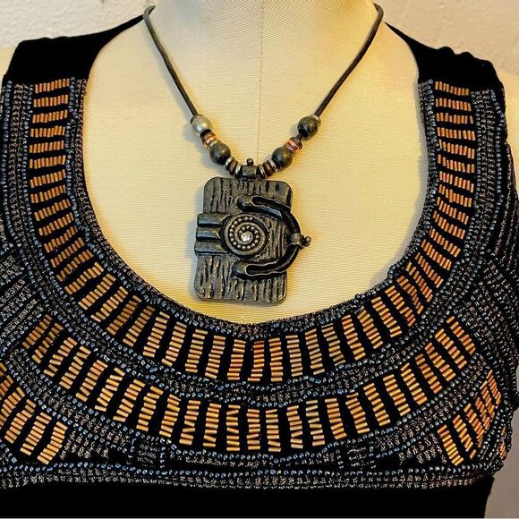 Camera necklace in multi metal with "gem" lens - Picture 1 of 6